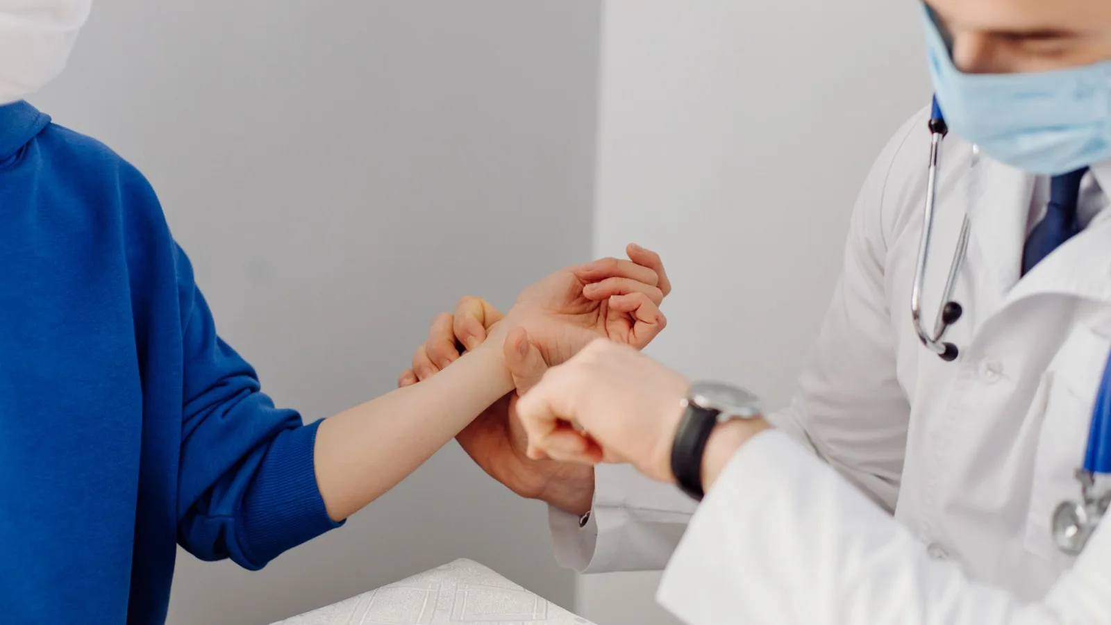 ¿Qué médico trata enfermedad arterial periférica?